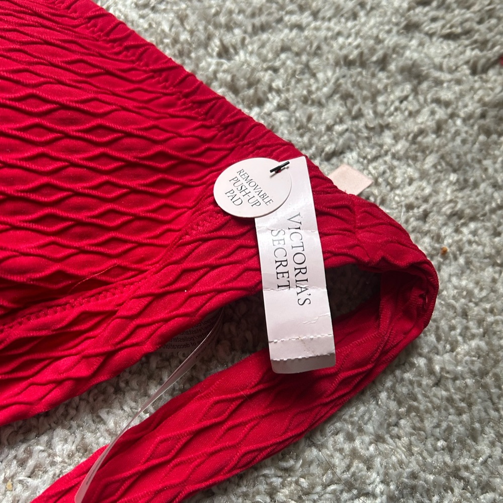 NWT Victoria's Secret Red Textured Halter Bikini Top - Picture 2 of 3